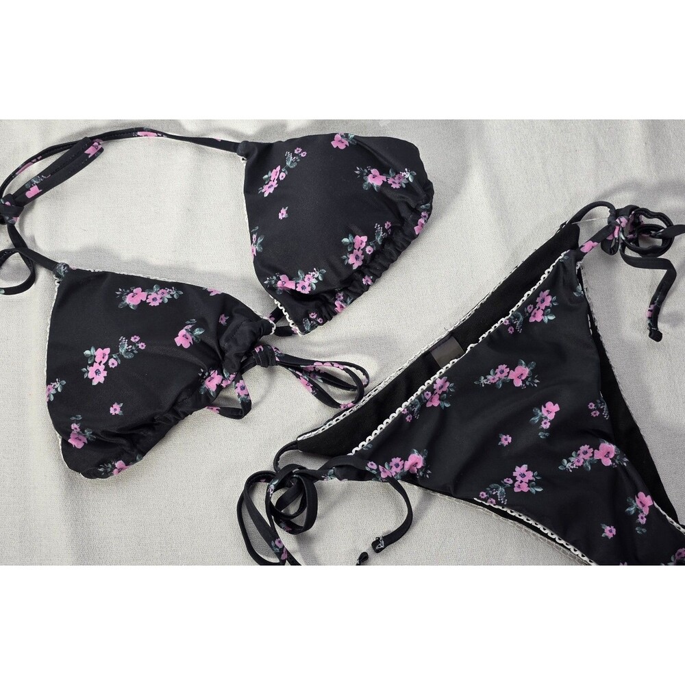 Two Piece Women’s Bathing Suit w/Floral Design  - Women’s Medium